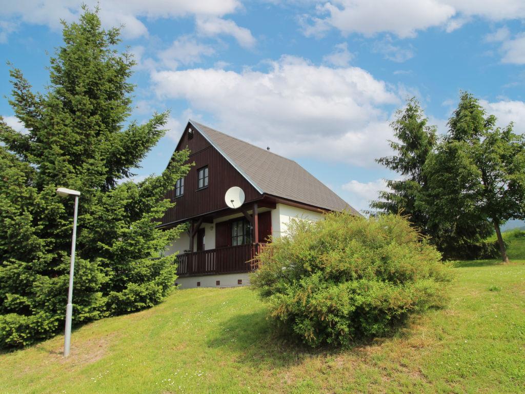 Chalets op een kleinschalig vakantiepark met zwembad in het Reuzengebergte